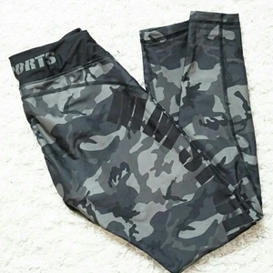  - ♡ Jätte snygga kompressions tights med camo mönster (Army green) och låg midja från MM Sports. köpa för 800kr och endast använda två gånger. 