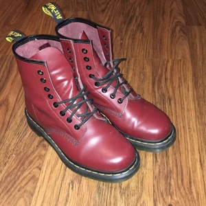  - Dr martens skor, storlek 38. Använda 2 gånger! 
Ordpris - 1300 