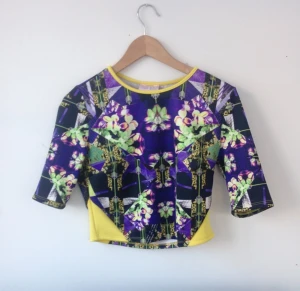  - Topp köpt från en second hand butik i New York. Ursprungligen från Juicy Couture. Riktigt snygg på fest!