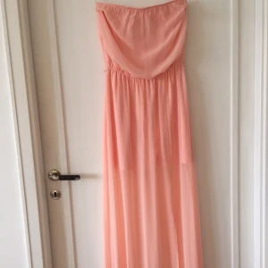  - Långklänning från Gina Tricot 