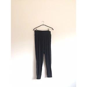  - Mysiga haremsbyxor från H&M. Använda 1 gång. Frakt 42kr✨