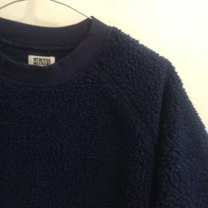  - Snygg tröja som är "hård" från början, sitter skitbra! mer mörkblå än lila som man kan tro när man ser bilderna