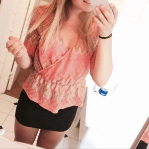  - Söt topp från Bik Bok, använd endast en gång. Frakt tillkommer
