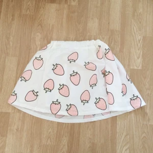  - Cute skirt, never used because it didn't fit me