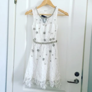  - Helt ny klänning från Nelly! Köpt till min student förra året men valde en annan i sista sekund