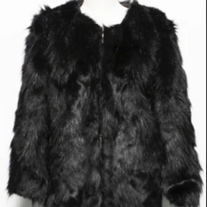  - Fin Svart pälsjacka sälj pga av för storlek.