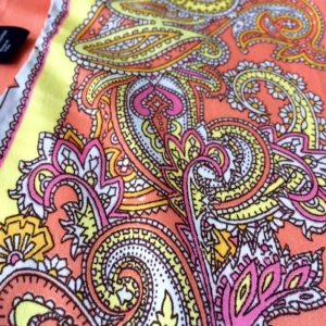  - Säljer en jättefin sommarklänning från en speciell kollektion från H&M! Det står att den är i storlek 40 men den passar en 38a också skulle jag säga. Finns i Lund/Malmö och tar betalt med hjälp av swish, men kan tänka mig kontant betalning om jag är med och