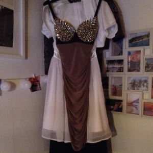  - Tight klänning.
Kupa b/c
Strl xs-s stretchig
Som ny