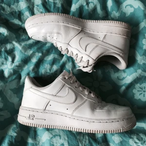  - Nike Air Force 1 Slitna, men går att putsa upp