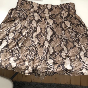 Shorts från H&M storlek 36 - Oanvända shorts från H&M i storlek 36 inköpta för 99 kr