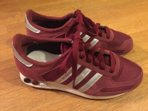  - Adidas LA Trainers, knappt använda, innersulorna oanvända då jag haft andra skoinlägg :)