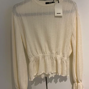 Finare tröja  - En helt ny och oanvänd tröja ifrån bikbok! Nypris 200