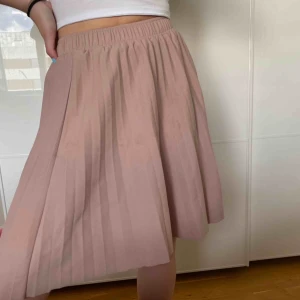  - Denna fina kjol från SHEIN! Lite gammalrosa i färgen och har stretch i midjan 