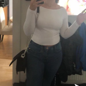 Bubbelroom - Ett par jättefina bootcut jeans som tyvärr har blivit för små för mig då jag har blivit lite större i midjan, strl S o passar jätte bra på mig ❤️