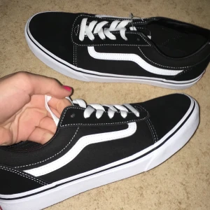 Helt nya vans - Oanvända vana skor köpte för 799kr klassiska 