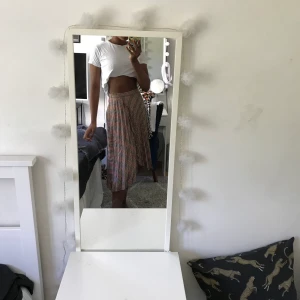 H&m kjol - Denna super gulliga kjol jag aldrig använder men jag önska att jag gjorde de säljer jag för 150;-🦋