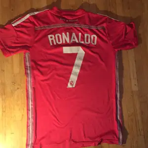 Real Madrid t-shirt med Ronaldo sju också ens kan vara en träningströja