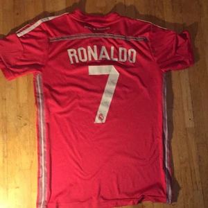  Real Madrid t-shirt  - Real Madrid t-shirt med Ronaldo sju också ens kan vara en träningströja