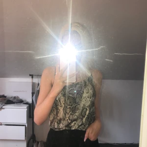 Tröja/ linne storlek xs passar s med - Aldrig använd tröja. (har dock tagit bort lappar) bra kvalite.