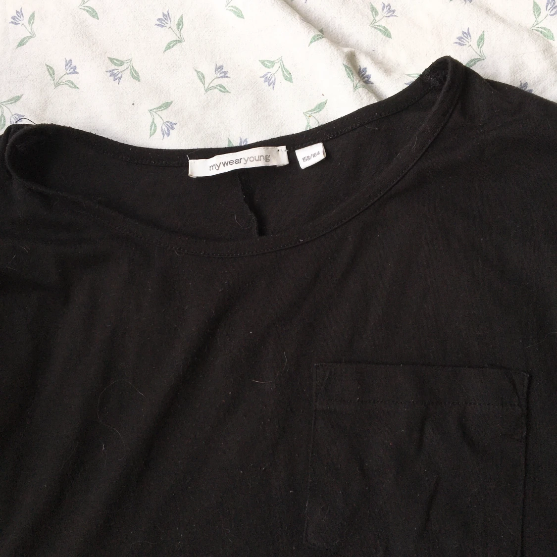 Svart tröja med ficka 🖤 - 91