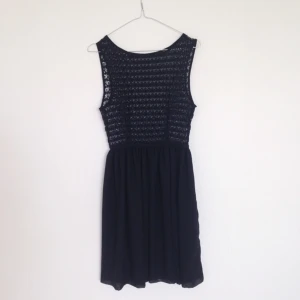  - 🔛 Klänning i spets och chiffong från Amerikan 
Apparel i storlek S. Sparsamt använd och i jättefint skick. Frakt tillkommer eller så kan jag mötas upp i Stockholm! 🔝