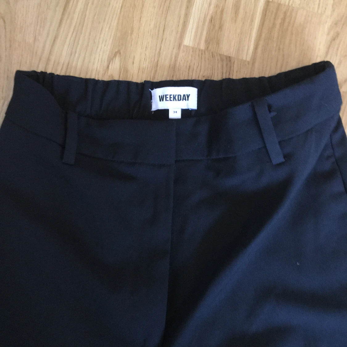 Svarta kostymbyxor från Weekday stl 34 - 91
