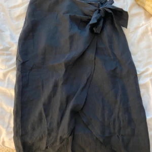 Linen kjol 34 - Säljer En linen kjol från Cubus, aldrig använd. Storlek 34 