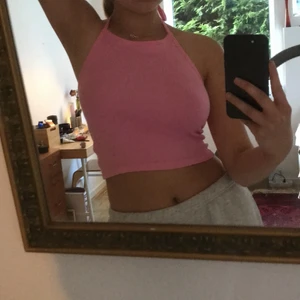 Linne 💕 - Linne från New Yorker!! Så gullig topp😍 men inte min färg! Därav säljer jag 💕 toppen skick använd en gång! 