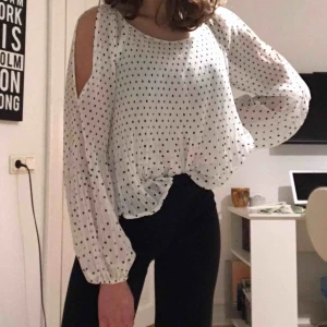  - Hollister blus 🥂 Passar en S, köparen står för frakt men kan också mötas upp 🥰