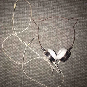  - Nästintill oanvända hörlurar med kattöron! Fick i födelsedagspresent Roseguld