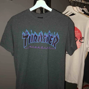  - T-shirt från Thrasher som inte kommer till användning längre. Fint skick! kan skickas mot en fraktkostnad:)
