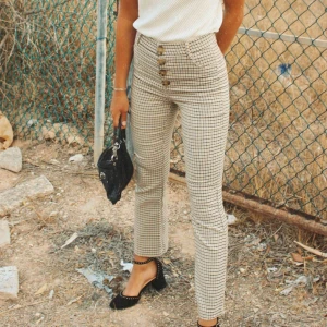  - Sjukt snygga brallor från Zara! Säljer pga för små :(  Stretchiga och bekväma. Jättebra skick, som nya! Midjemåttet (mätt med måttband) är 75cm. Frakt är inräknad i priset!