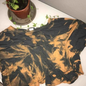  - Jätte fin t tröja som jag klippte av och ”blekte...😊för flera frågor är de bara att ✍🏻 😊