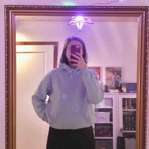  - jätte mysig blå hoodie från bikbok i strl S. 150kr exklusive frakt! 😋