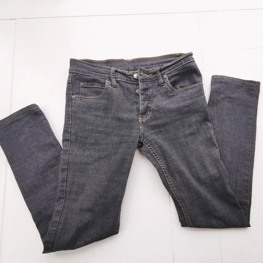 Jättefina jeans från Cheap Monday i jättefint skick. Köparen står för frakten ⚡. Jeans & Byxor.