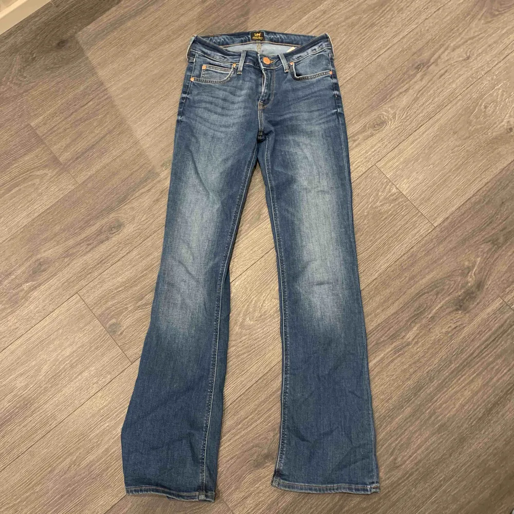 Aldrig använda. Bootcutbyxor från lee. 150kr+frakt. Jeans & Byxor.