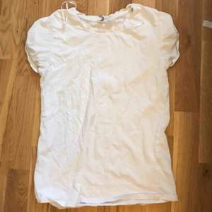 En vit t-shirt från H&M 