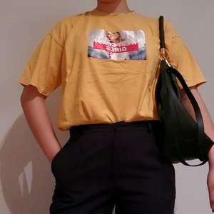 Lagom oversized gul tshirt, köpt i Korea