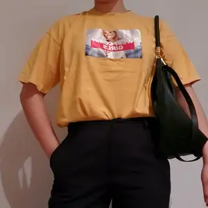 Lagom oversized gul tshirt, köpt i Korea