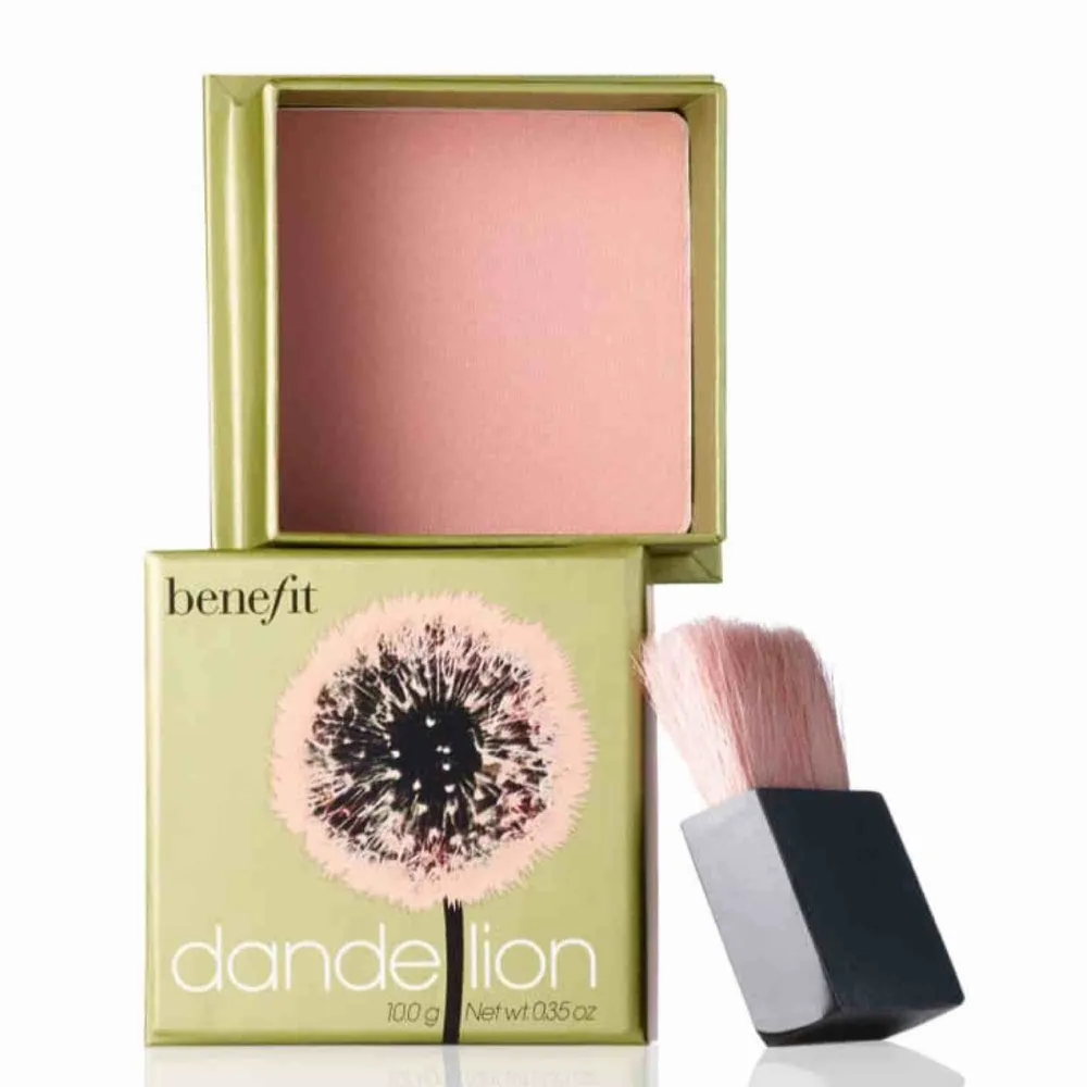 Säljer min helt ny benefit blush i färgen dandelion. Den är äkta och oanvänd. Frakt är 11kr. Övrigt.