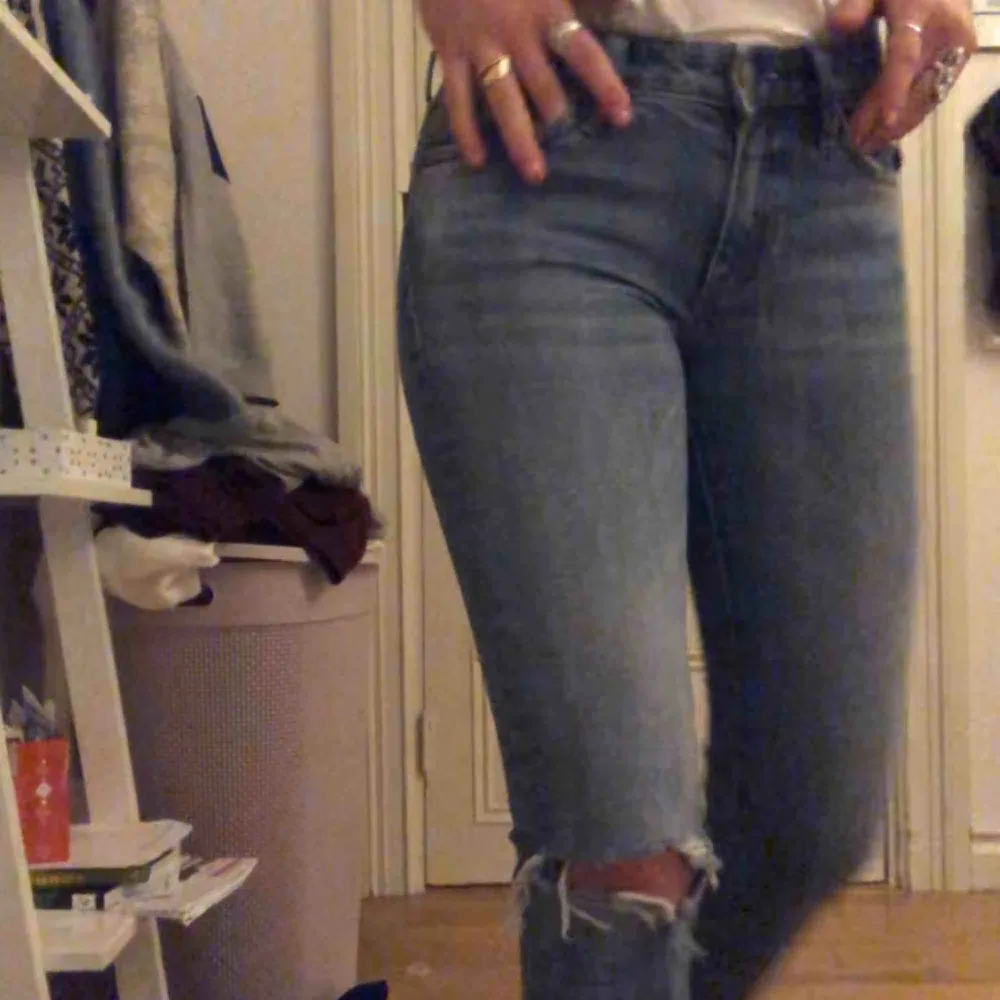 Snygga jeans ifrån JC! Avklippta nertill. Finns i Falun men kan skickas✌🏽🥰. Jeans & Byxor.