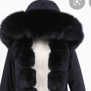  - Säljer min helt nya pälsjacka då den inte var min stil. 