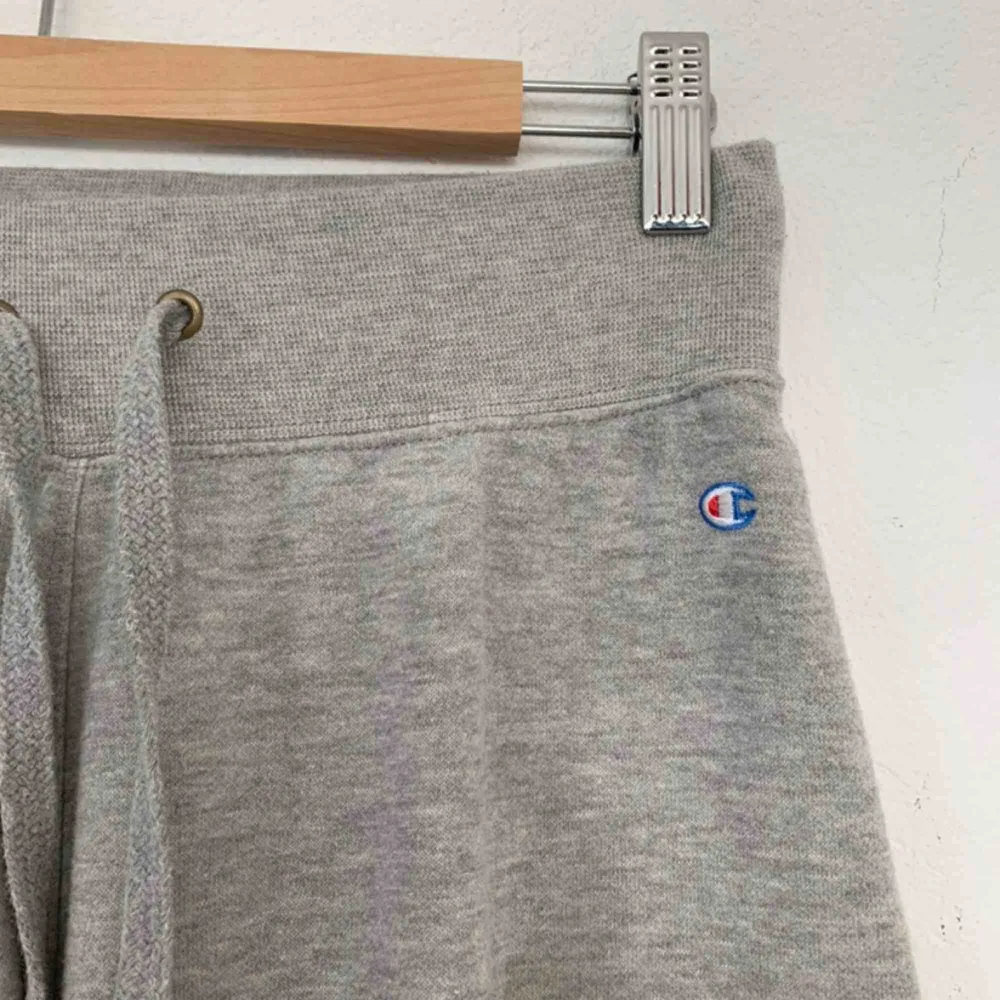 Champion grey sweatpants. ✨ bought for 500 selling for 250 kr.  Pick up in stockholm or pay for shipping 💖. Jeans & Byxor.