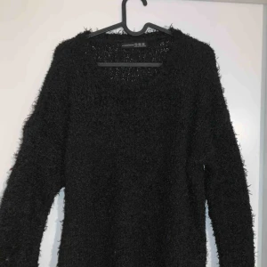  - Stl 36  Mysig höst kollektions tröja, kort vid armarna, håller dig varm och sitter väldigt bra.  Aldrig använd 