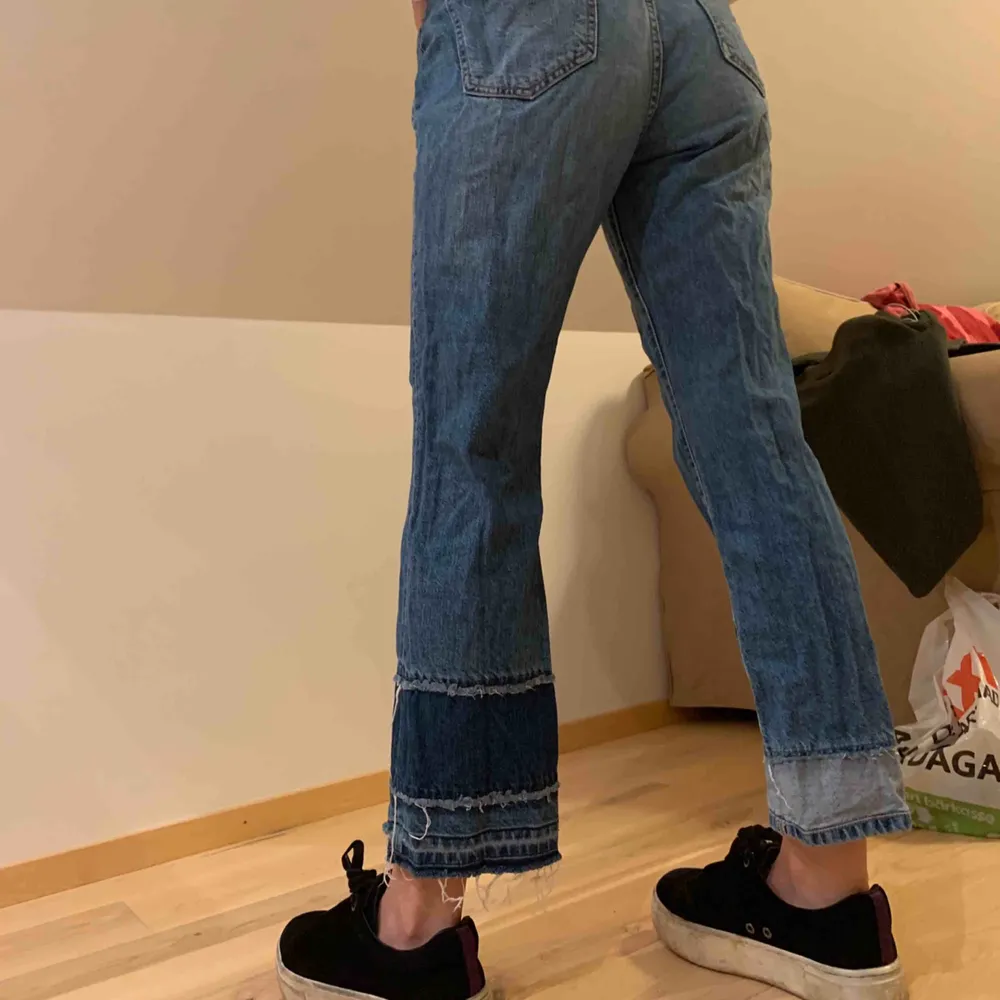 Snygga jeans från H&M, storleken är mer som 28. Jeans & Byxor.