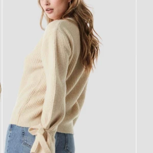  - Jättefin tröja i beige, säljer för 199kr! Ser ut som ny!💕