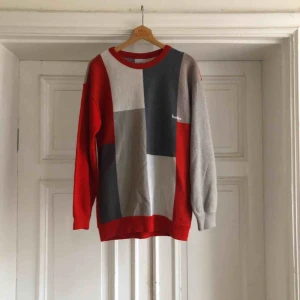  - Vintage från 80-talet. Väl använd skick men har mycket kvar att ge. Large på lappen men sitter som medium. Kan hämtas i Uppsala eller skickas mot fraktkostnad 