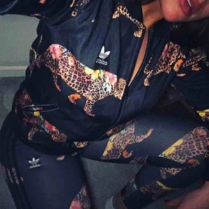  - Adidas tracksuit som tyvärr inte kommit till användning. Passar mig med storlek 36-38