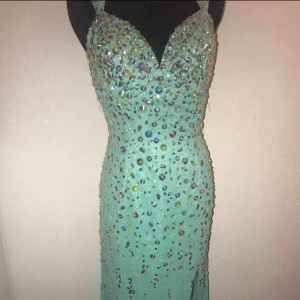  - Lång klänning i färgen Mintblå💎 Insta@rana_rosz