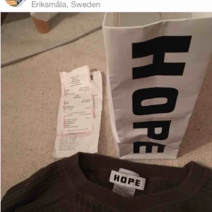  - Helt ny  Hope  stickad Milutärgrön Skön passform  Kvitto på 1395 och påse medföljer 